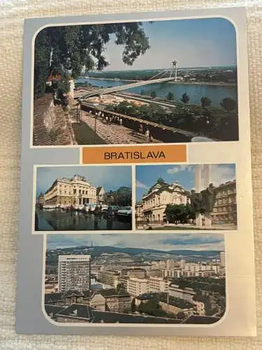 [Echtfotokarte farbig] Bratislava.
Most SNP, Slovenske narodne divadlo, 
Susosie L., Stura, v. pozadi budova Reduty. 