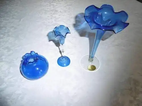 Vase Zierglas, Kunstglas, Mundgeblasen, Rauchglas, 3er Set Blau DDR Handarbeit