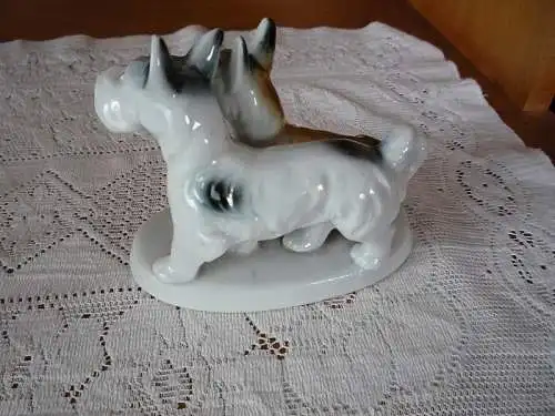 Porzellan Figur 2 Hunde Foxterrier - handbemalt und glasiert, ca. 1970 er Jahre