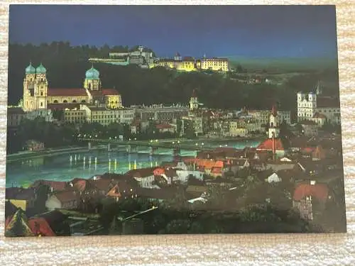 [Echtfotokarte farbig] Passau bei Nacht. 