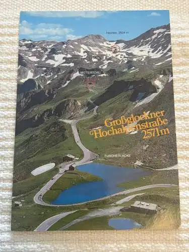 [Echtfotokarte farbig] Großglockner Hochalpenstraße 2571 m, Hochtor 2504 m, Mittertörl, Fuscherlacke.
Rückseite: Blick vom Fuschertörl in Richtung Süden, links im Bild: Alpengasthaus Fuscherlacke 2262 m, 
rechts Alpengasthaus Am Römerweg. 