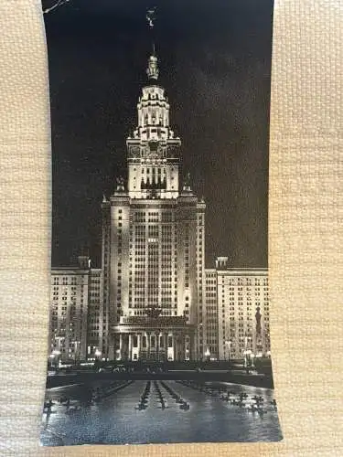 [Echtfotokarte schwarz/weiß] Moskva, Moscow, State Lomonosov University on Lenin Hills, Nachtaufnahme. 