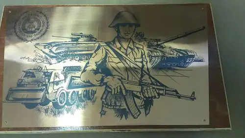 Ehrentafel NVA Motiv Soldat,Panzer T 72 und BMP 2 und RM 70 Raketenwerfer 