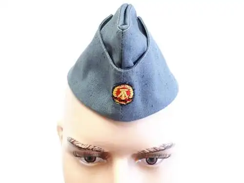 Original DDR DRK Schiffchen mit Stoffkokarde Gr. 55 