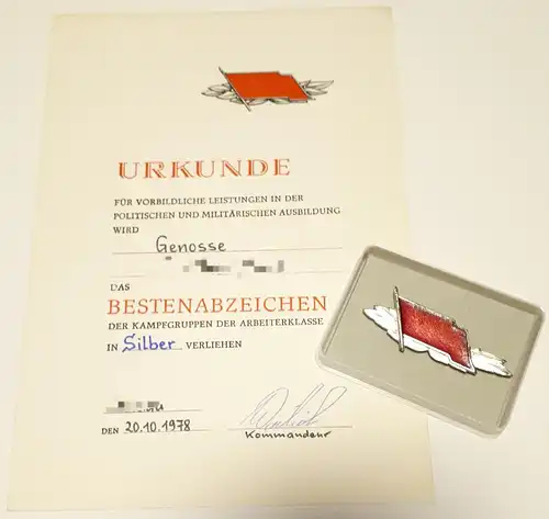 Bestenabzeichen der Kampfgruppen in Silber mit Urkunde