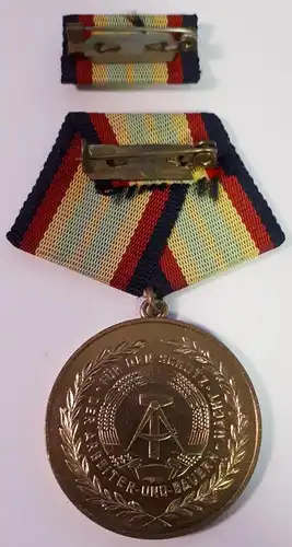 Orden Für 20 Jahre treue Dienste in der Nationalen Volksarmee in Gold