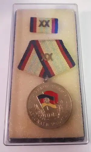 Orden Für 20 Jahre treue Dienste in der Nationalen Volksarmee in Gold