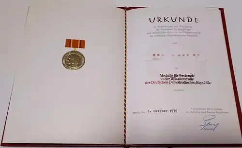 Medaille für Verdienste in der Volkskontrolle der DDR mit Urkundenmappe