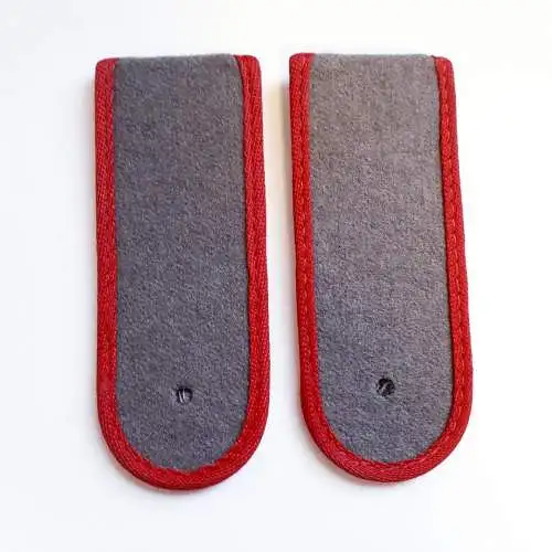 DDR NVA Schulterklappen Artillerie Soldat