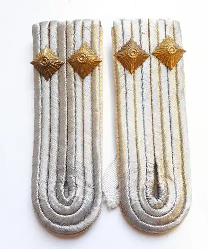 NVA Schulterstücke mot. Schützentruppen Leutnant