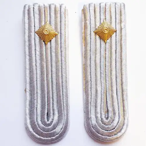 NVA Schulterstücke mot. Schützentruppen Unterleutnant