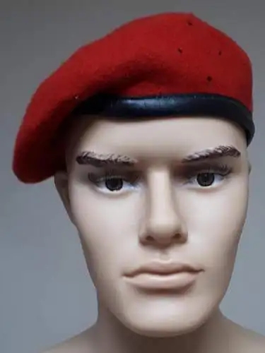 Bundeswehr Barett BW Mütze Farbe Rot Größe: 55