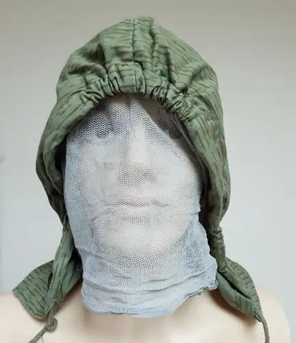 NVA Stahlhelmtarnbezug mit Moskitonetz