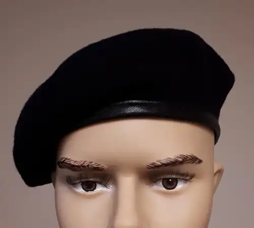 Barett schwarz Größe 60 gebraucht