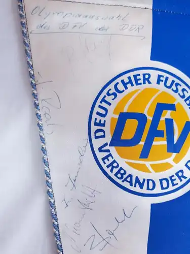 DDR Wimpel Fußballwimpel Olympiaauswahl DFV der DDR mit Unterschriften