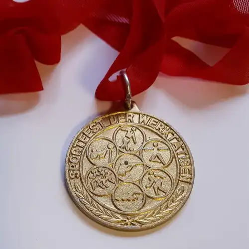 DDR Medaille Sportfest der Werktätigen - Treibt alle Sport am Band