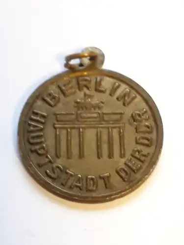 Anhänger Berlin - Hauptstadt der DDR