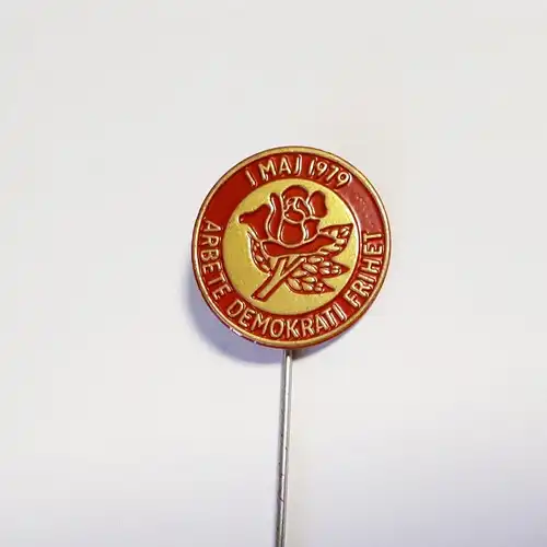 Anstecknadel 1. Maj 1979 Arbete Demokrati Frihet Schweden