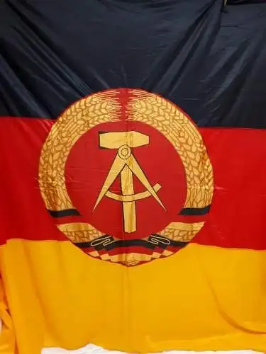 DDR Flagge 350 cm x 200 cm