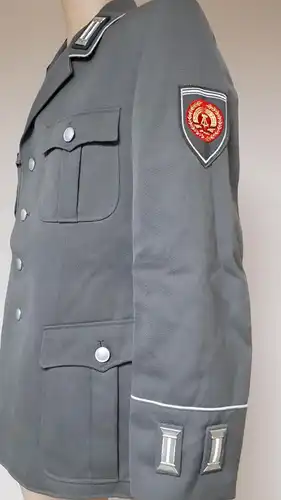 DDR NVA Uniformjacke Offiziersschüler Gr. g 52-1 mit Ärmelpatten