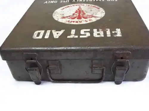 US Army First Aid - For Emergency use only 2.WK