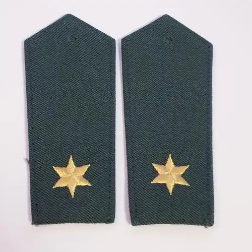 Polizei Schulterklappen grün der Ex DDR Mai-Oktober 1990 Polizeirat