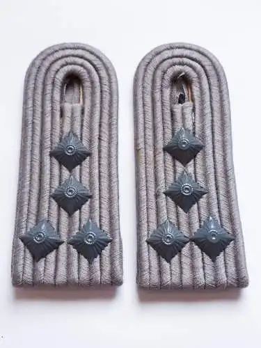 DDR MdI Schulterklappen Strafvollzug Hauptmann