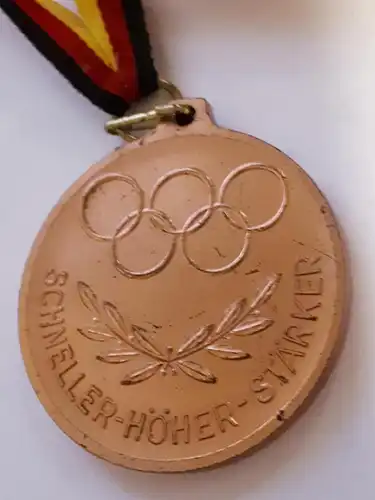 DDR Medaille Dynamo Berlin Hohenschönhausen Schneller Höher Stärker Bronze