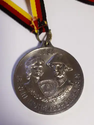DDR Medaille Dynamo Berlin Hohenschönhausen Schneller Höher Stärker Silber
