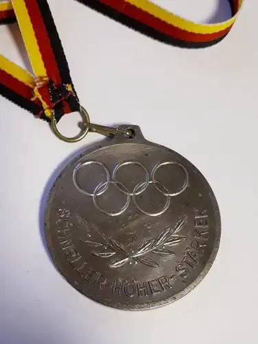 DDR Medaille Dynamo Berlin Hohenschönhausen Schneller Höher Stärker Silber