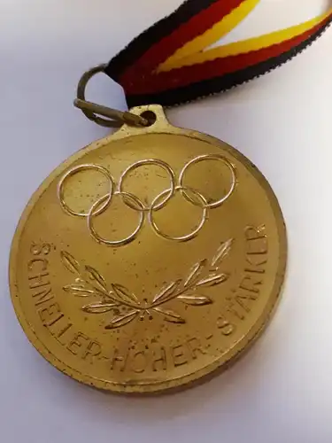 DDR Medaille Dynamo Berlin Hohenschönhausen Schneller Höher Stärker Gold