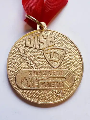 DDR MfS Medaille SG Dynamo Berlin Sportstafette XI. Parteitag Gold