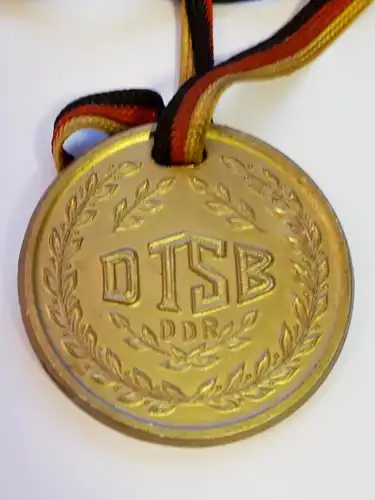 DDR Medaille DTSB Deutscher Turn- und Sportbund Gold