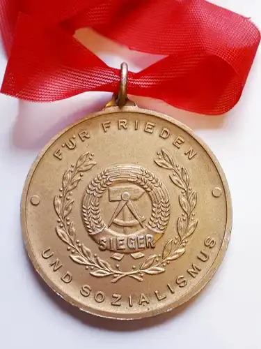 DDR Medaille Für Frieden und Soziales Gold