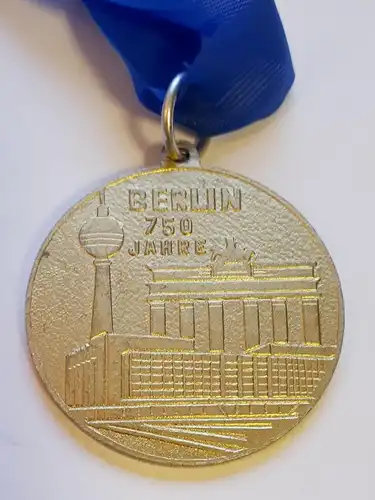 DDR Medaille SG Dynamo Berlin Hohenschönhausen 750 Jahre Berlin Gold
