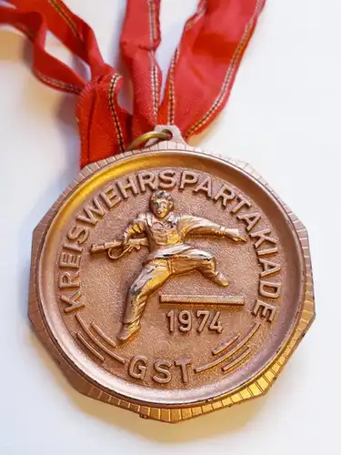 DDR Medaille GST Kreiswehrspartakiade Bronze 1974