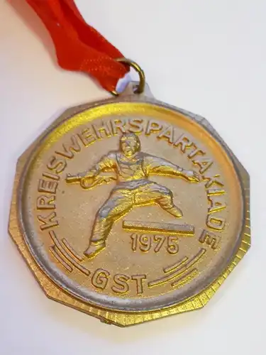 DDR Medaille GST Kreiswehrspartakiade Gold 1975