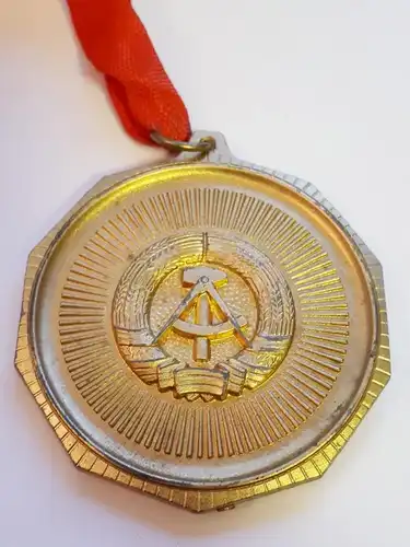 DDR Medaille GST Kreiswehrspartakiade Gold 1975