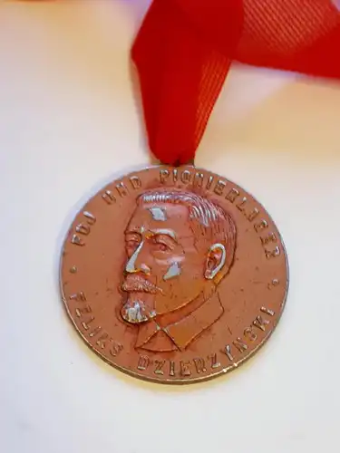 DDR Medaille FDJ- und Pionierlager Feliks Dzierzynski