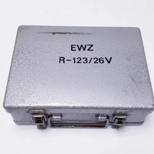 DDR NVA Ersatzteilkiste für Bordfunkgerät R-123