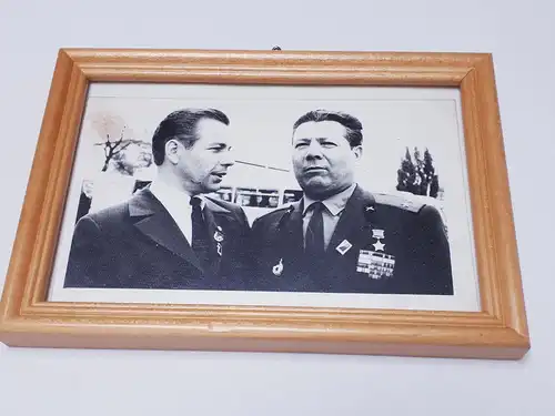 Foto eines sowjetischen Offiziers im Bilderrahmen