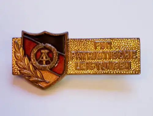 DDR Ehrennadel der Nationalen Front Ba.Nr.3704 c