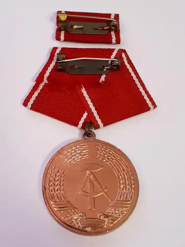 DDR Medaille Für ausgezeichnete Leistungen in den Kampfgruppen