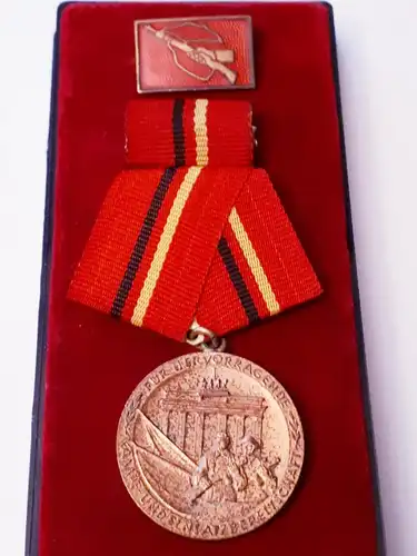 DDR Verdienstmedaille der Kampfgruppen der Arbeiterklasse im Etui