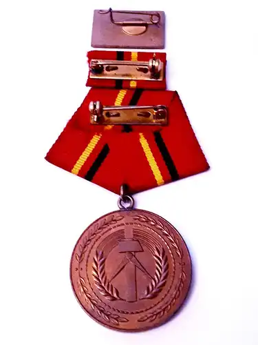 DDR Verdienstmedaille der Kampfgruppen der Arbeiterklasse im Etui