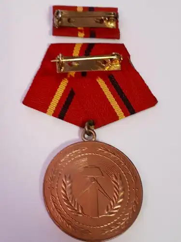 DDR Verdienstmedaille der Kampfgruppen der Arbeiterklasse