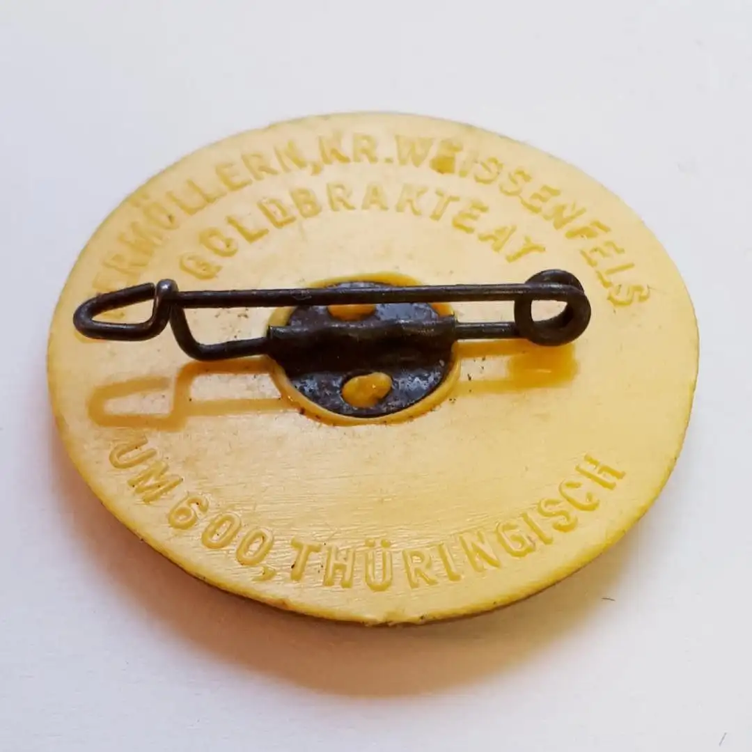 WHW Abzeichen Goldbrakteat um 600