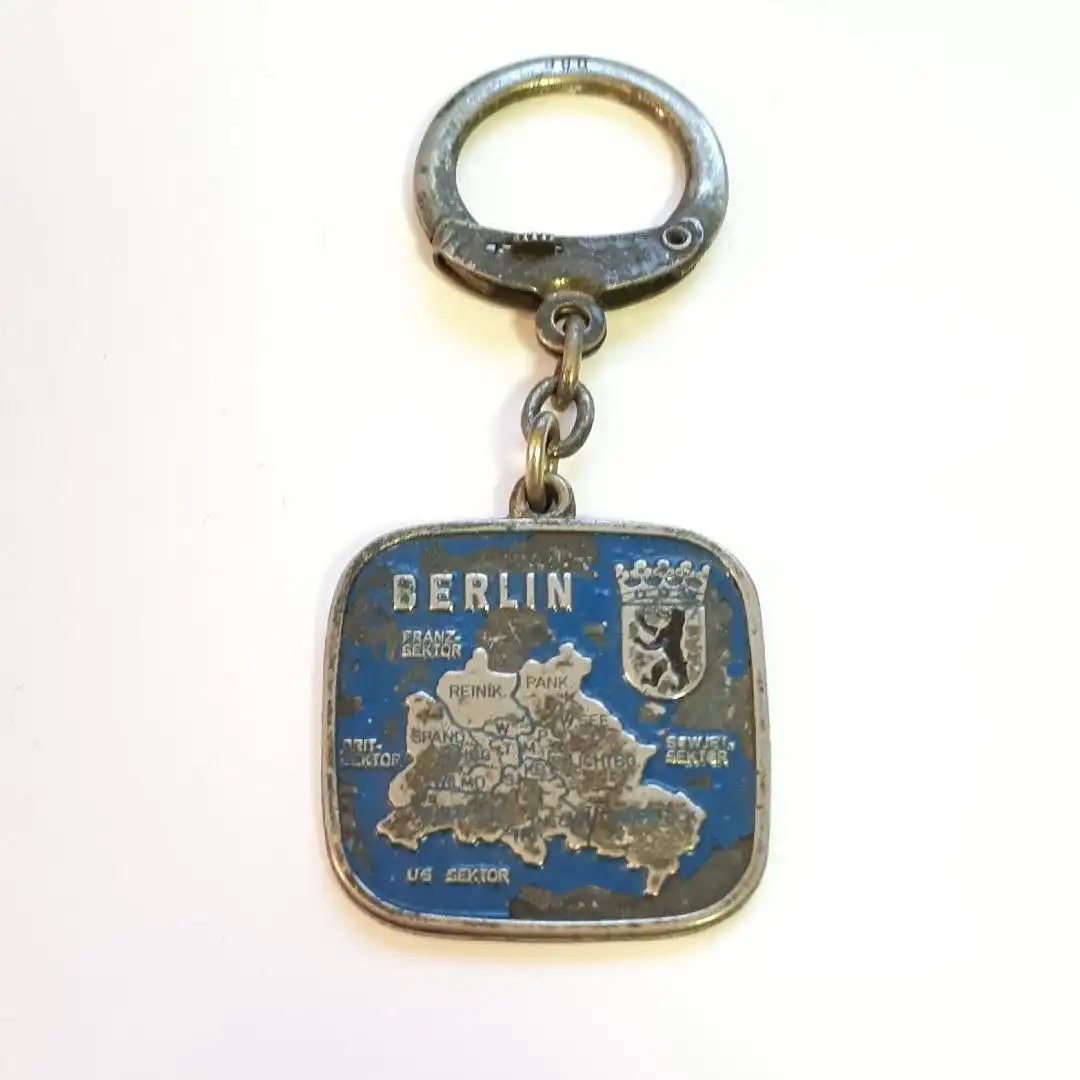 Alter Schlüsselanhänger Berlin mit den 4 Besatzungszonen