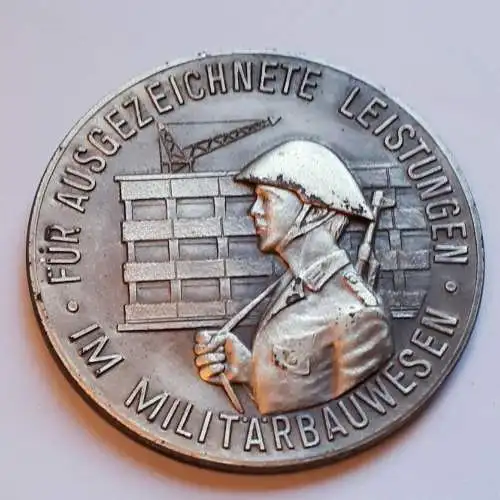 DDR NVA Medaille Für ausgezeichnete Leistungen im Miltärbauwesen in Silber