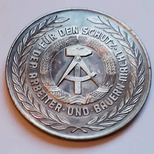 DDR NVA Medaille Für ausgezeichnete Leistungen im Miltärbauwesen in Silber